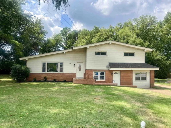 1545 Eastview Dr, Humboldt, TN 38343