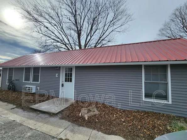 609 1st St W APT E, Independence, IA 50644