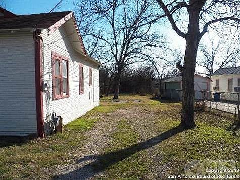3rd image of 1910 W Poplar St