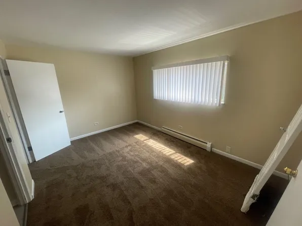 809 W Greenwood Ave APT 2E, Waukegan, IL 60087