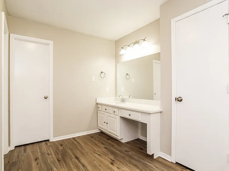 302 Dunford Ct — Photo 15