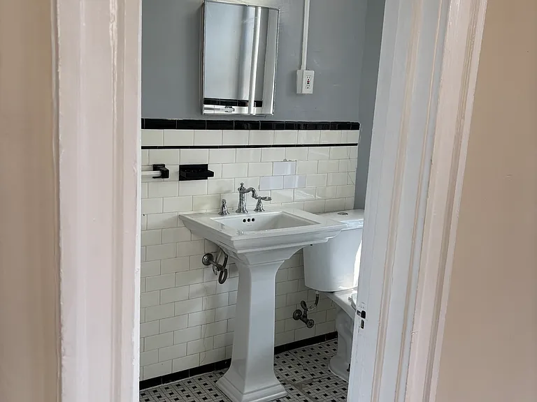 1203 Cathedral St #6 — Photo 6