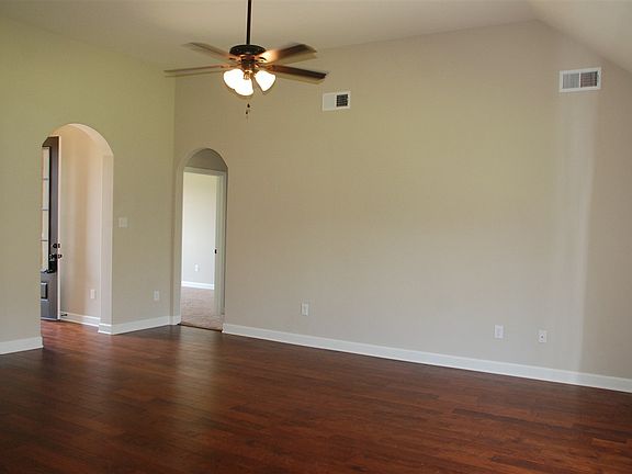 4th image of 85 Meadow Trail Ave