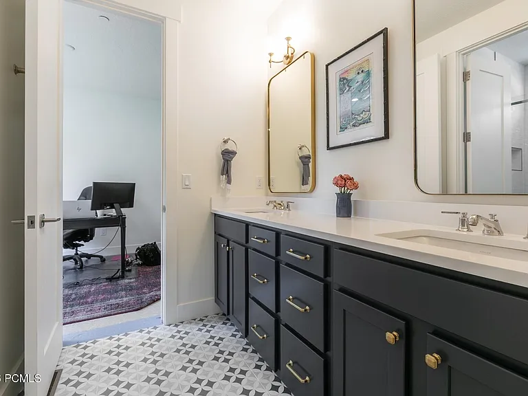 5310 N Lauralwood St — Photo 20