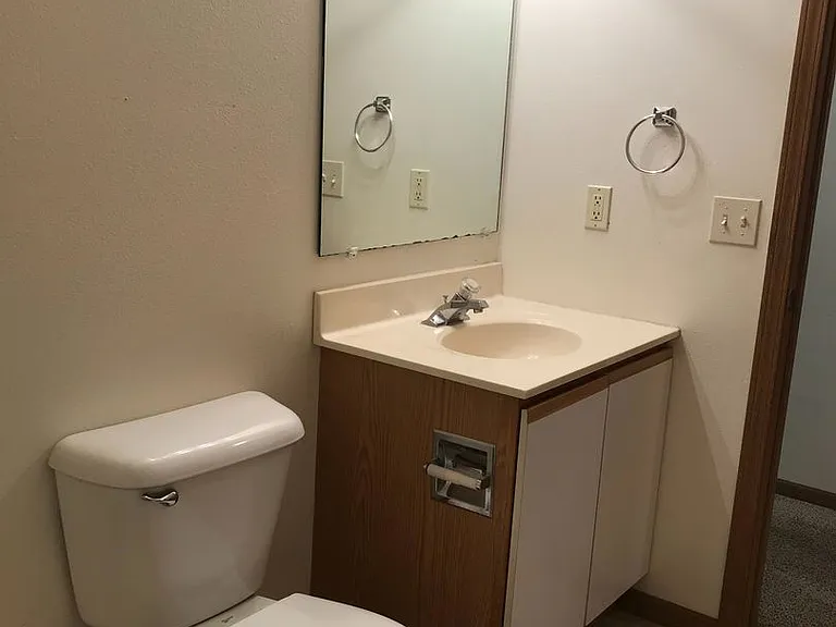 Murdock Apartments — Photo 40