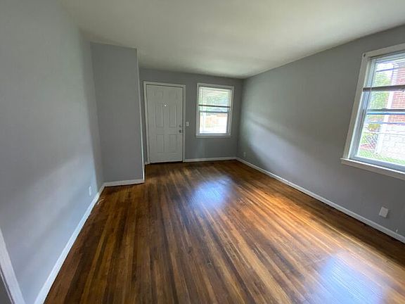 3rd image of 928 W Greenwood Ave #A