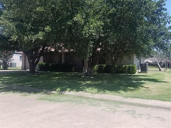 2nd image of 704 Rhonda St
