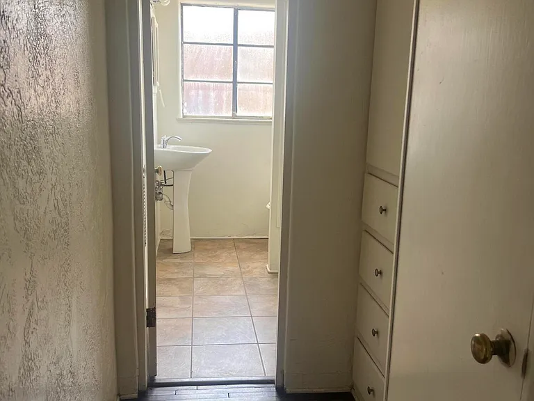 307 Madison St NE — Photo 16