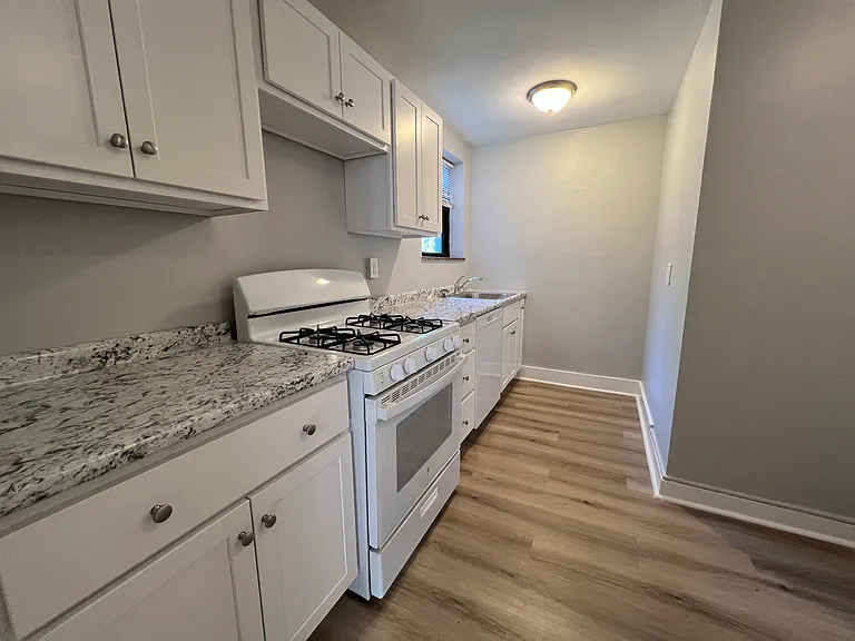 Royal Gardens Apartments — Photo 124