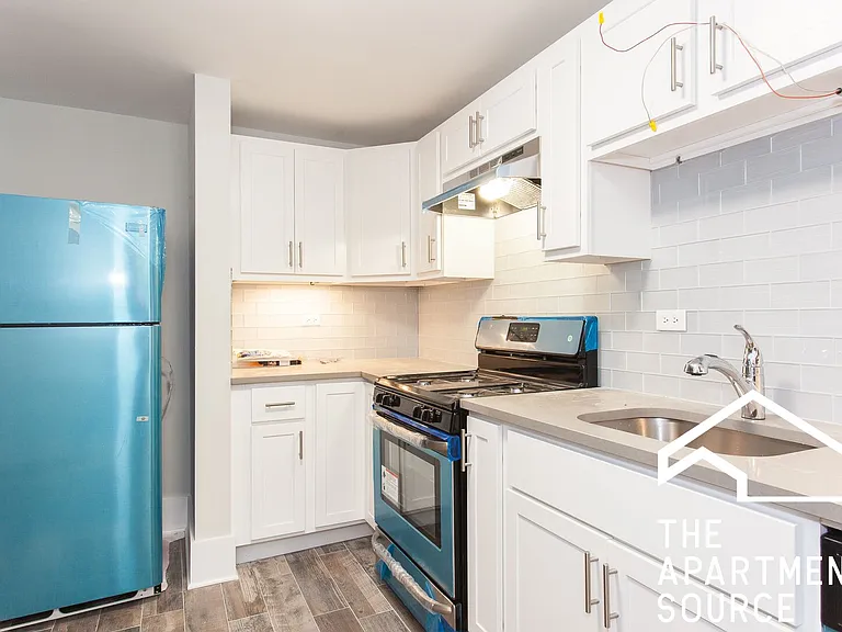 2922 W Logan Blvd #GDN — Photo 2