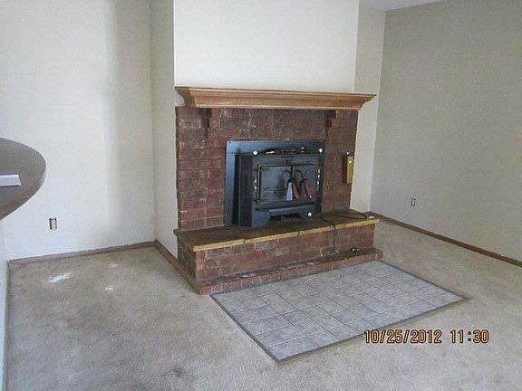 4th image of 829 Holly Ave