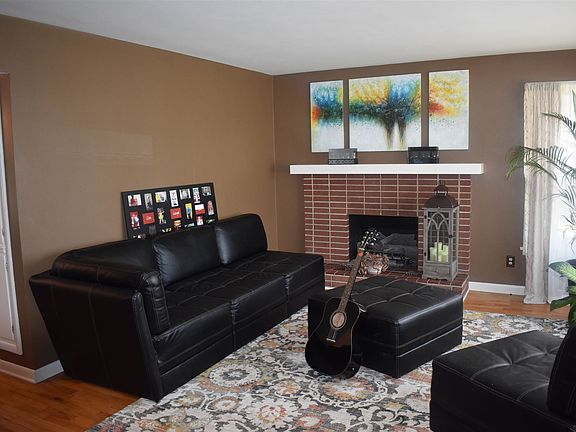 2nd image of 743 Sunset Dr