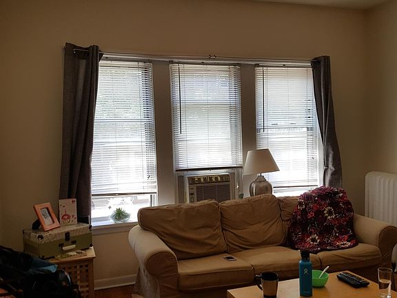3rd image of 2322 W Wilson Ave