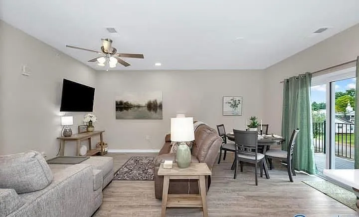2 bed, 1200 sqft, $875 — Photo 2