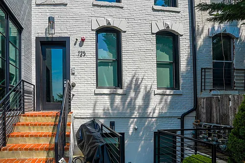 725 Euclid St NW #2 Photo 1