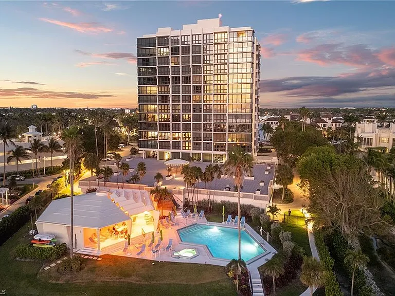 4031 Gulf Shore Blvd N #3B — Photo 1