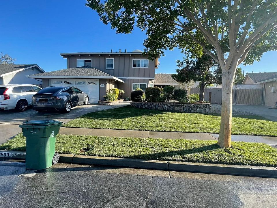 Roadfacingm frontyard