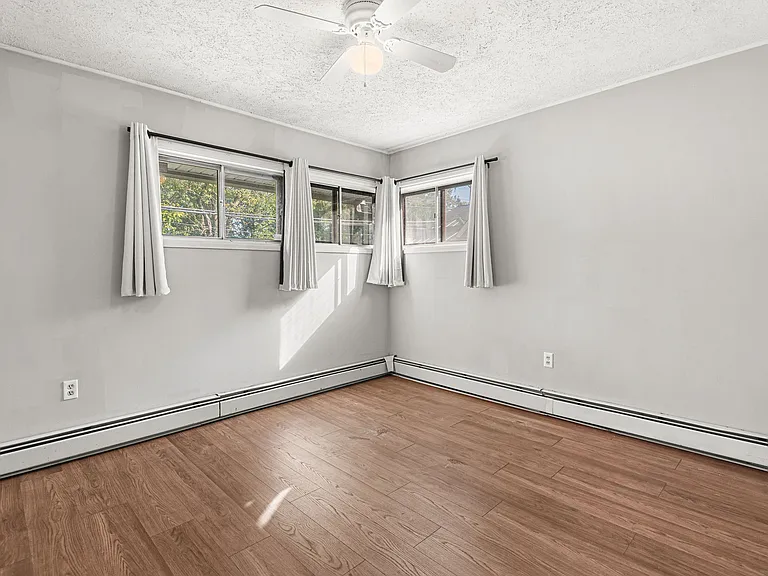305 N Park Dr — Photo 11