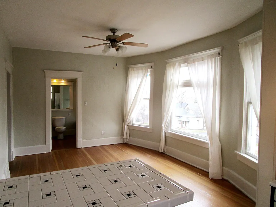 851 E 3rd Ave #4