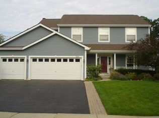 284 Cross Creek Ln, Lindenhurst, IL 60046
