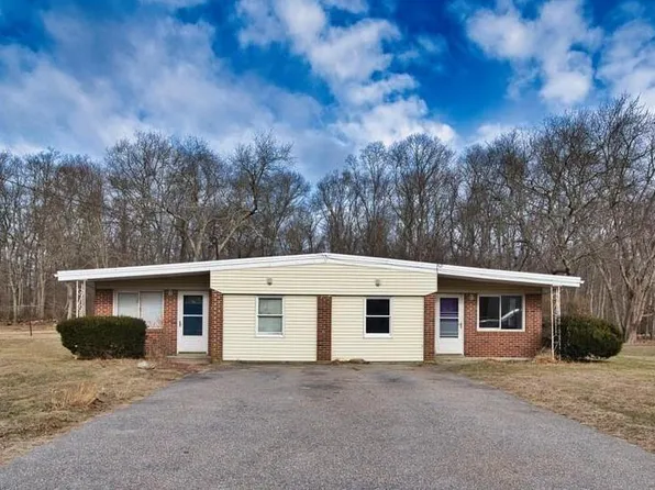 90-92 Furey Ave, Tiverton, RI 02878