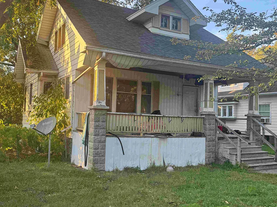 1007 N Oakley St