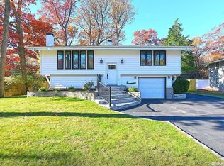 30 Deepdale Dr, Commack, NY 11725