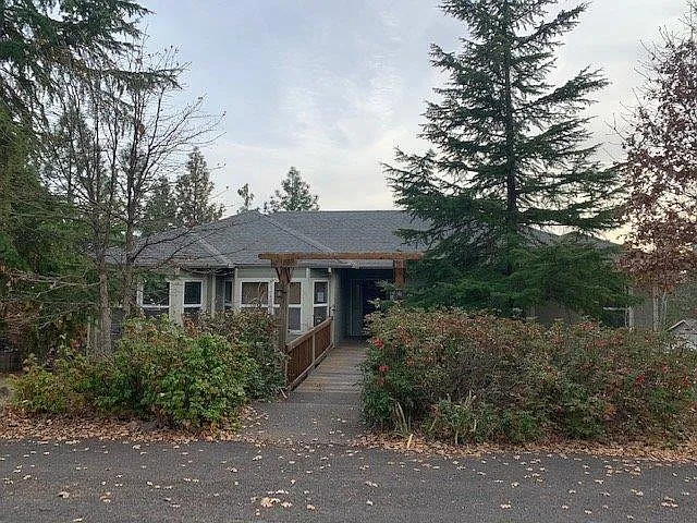 394 Pinetop Ter photo 1