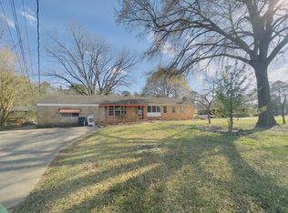 897 Twin Lake Dr, Birmingham, AL 35215