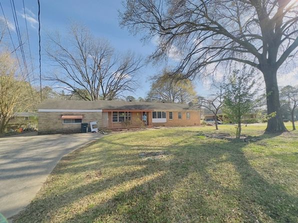 897 Twin Lake Dr