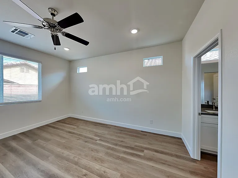 2448 S Deborah Ave — Photo 10
