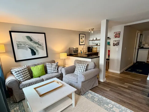 104 Ferry St, Troy, NY