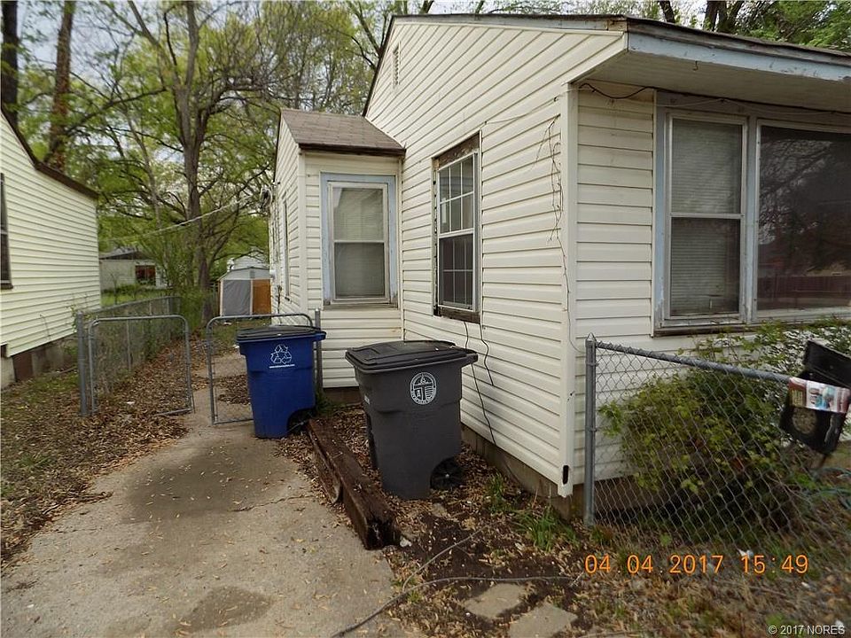 2nd image of 3707 W 42nd Pl
