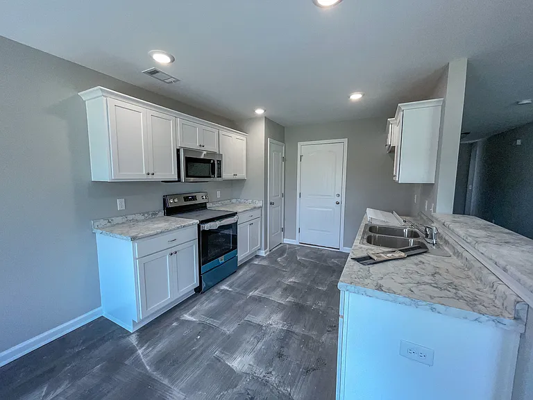 105 Callaway Cres — Photo 4