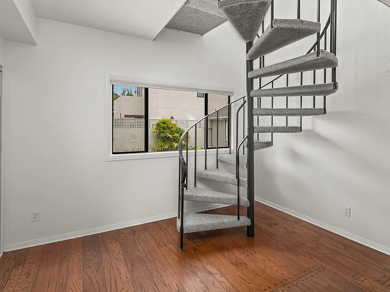 3925 Hawk St — Photo 14