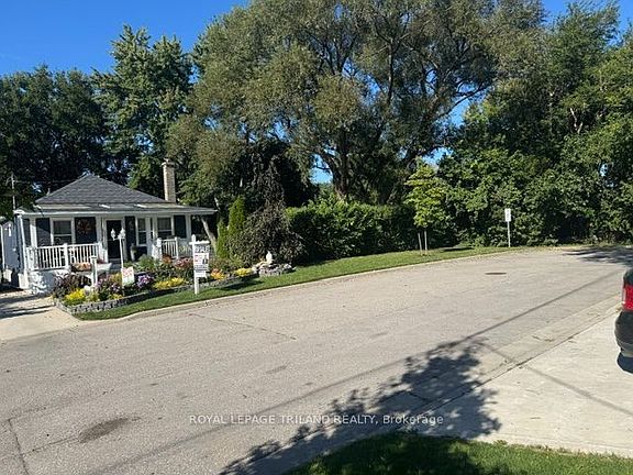 2nd image of 1178 Princess Ave