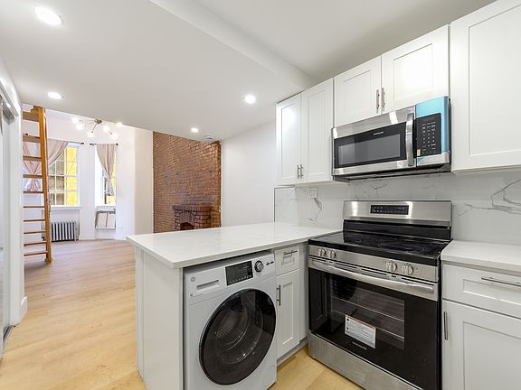 3rd image of 13 W 82nd St #2C