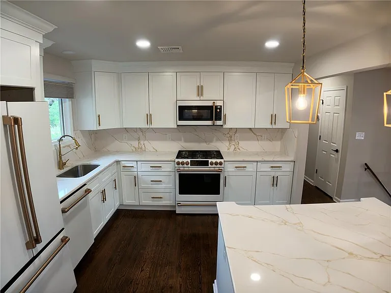 2834 Center St — Photo 16