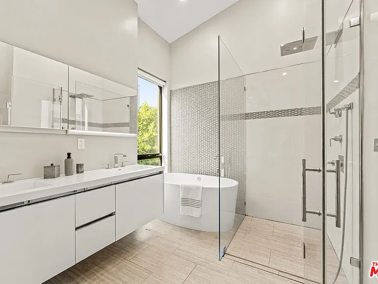 1847 Coldwater Canyon Dr — Photo 15