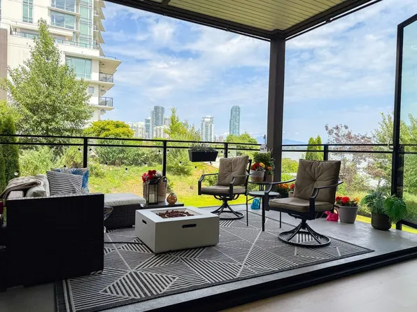 220 Salter St #206, New Westminster, BC V3M 0H4