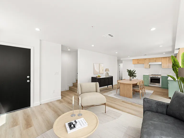 10020-10022 S Broadway St #10020-C — Photo 16