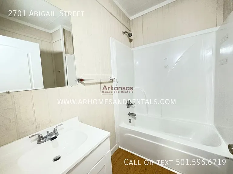 2701 Abigail St — Photo 7