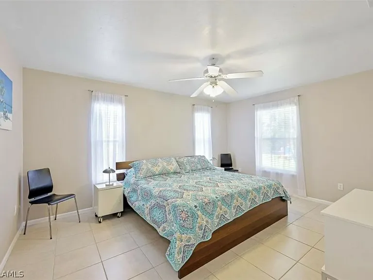4022 SW 12th Pl — Photo 8