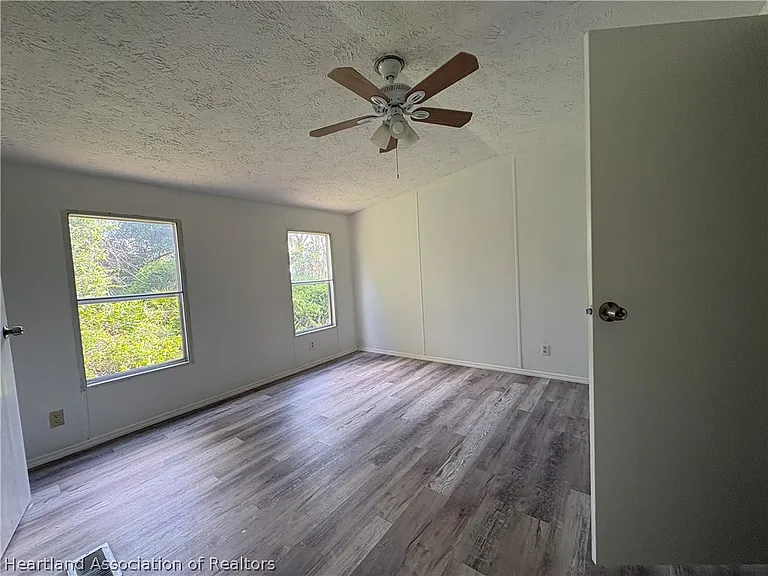 6635 Old Orchard Ave — Photo 3