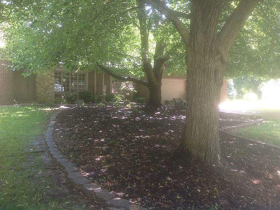 2nd image of 818 Wiltshire Dr