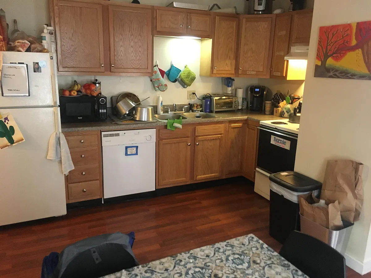 Building Photo - 113 Maple St #115C