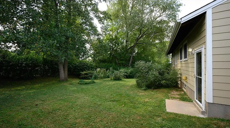 4 bed, 864 sqft, $1,550 — Photo 3