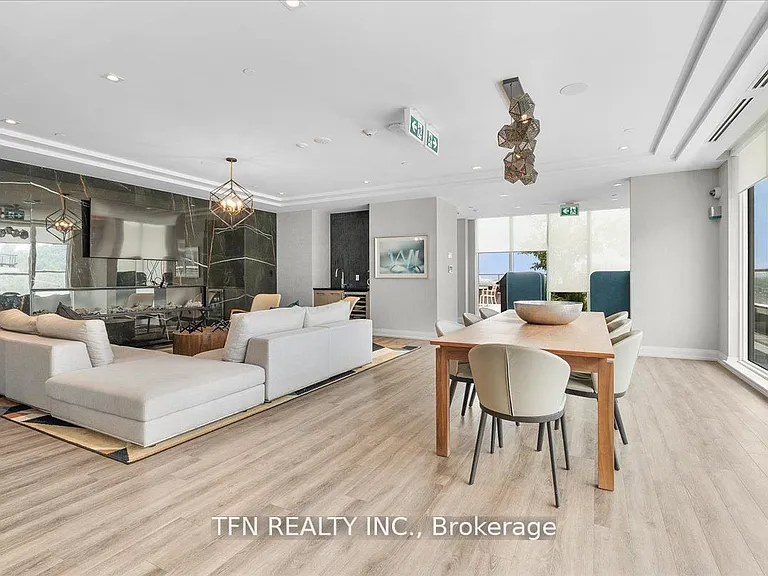 212 King William St #513 — Photo 23
