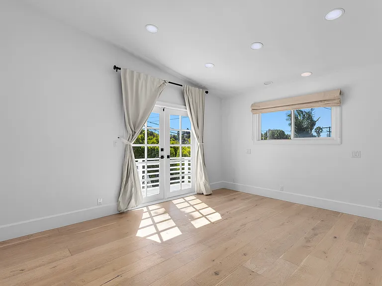 3200 N Poinsettia Ave — Photo 9