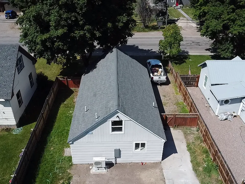 806 4th Ave E